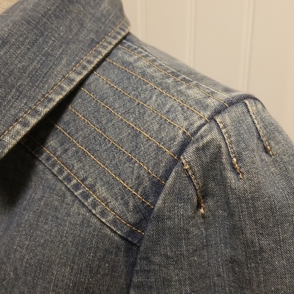i.e. Denim Jacket Fitted Shoulder Detail Yoked Back And Double Button Front Med - Picture 6 of 11